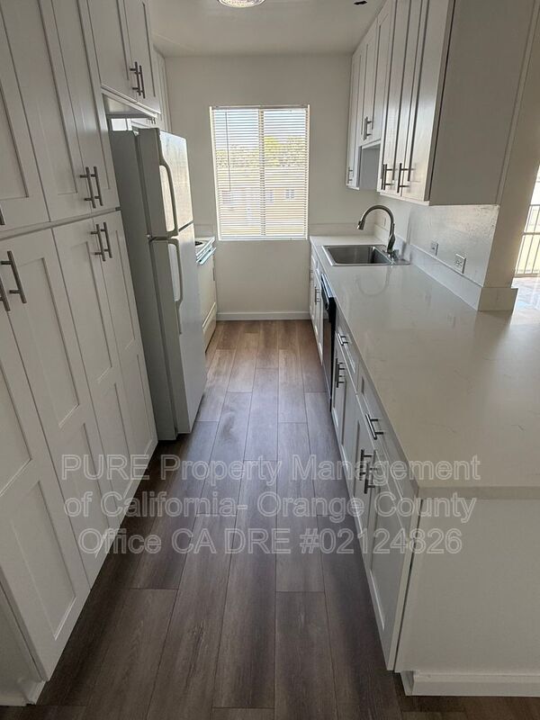 Building Photo - 400 N Acacia Ave