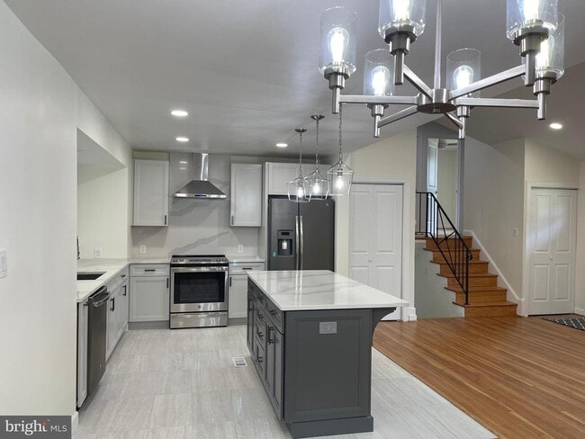 Building Photo - 9913 Pomona Dr