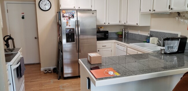 Foto del edificio - Excellent 3 Bed/2.5 Bath Mountain Shadows ...