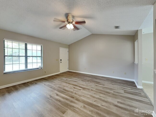 Foto del edificio - 3240 Avocet Ln