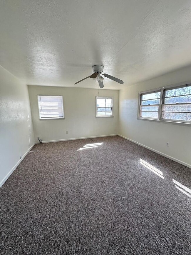 Building Photo - House Ready to Rent ASAP! Corner Lot!