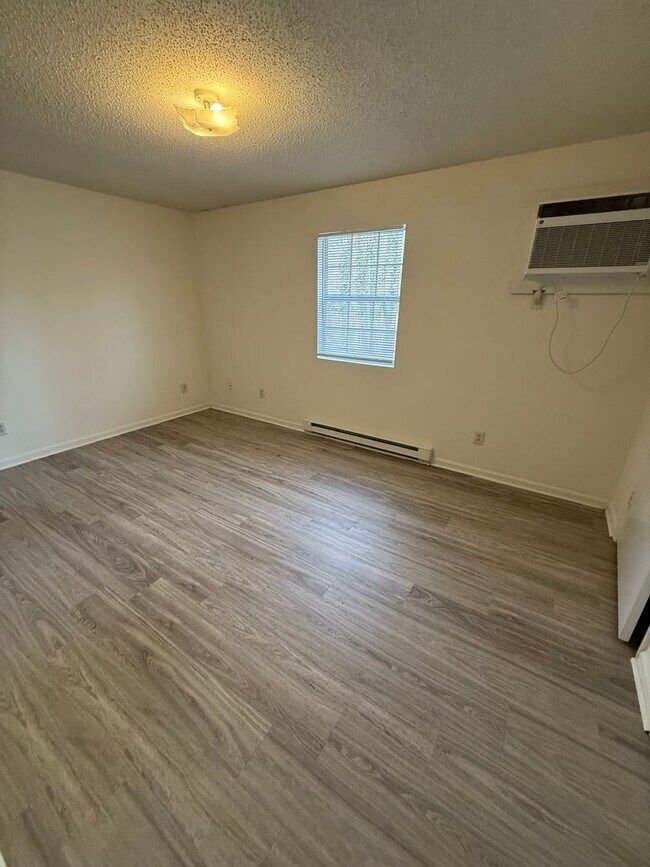 Foto del edificio - Check out this great unit in a great building!! Many to chose from!!