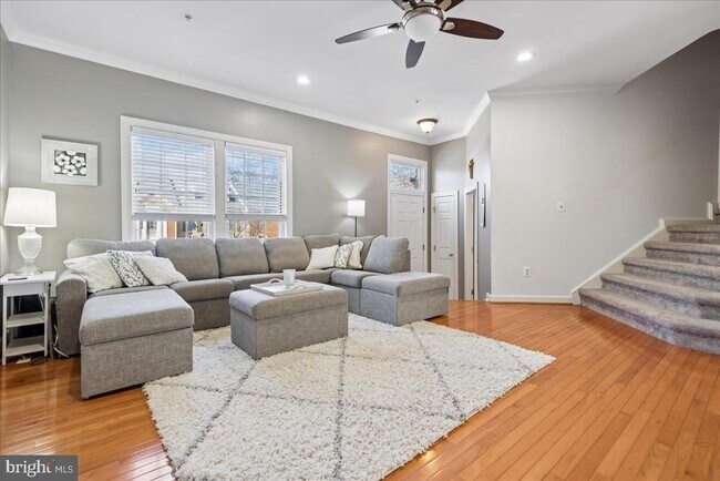 Foto del edificio - 10823 Wadsworth Rd