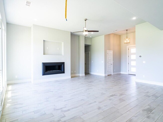 Building Photo - 1671 Sunrise Cir