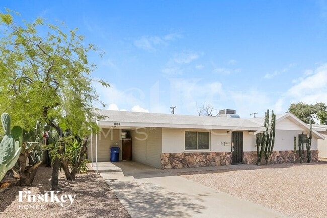 Foto del edificio - 1007 W 10th St