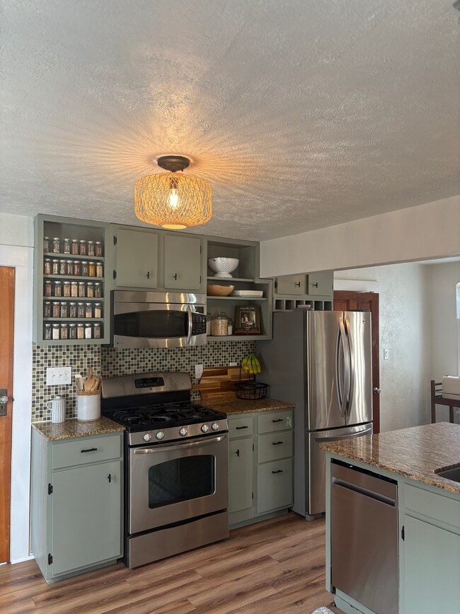 Building Photo - 1016 E Highland Pl