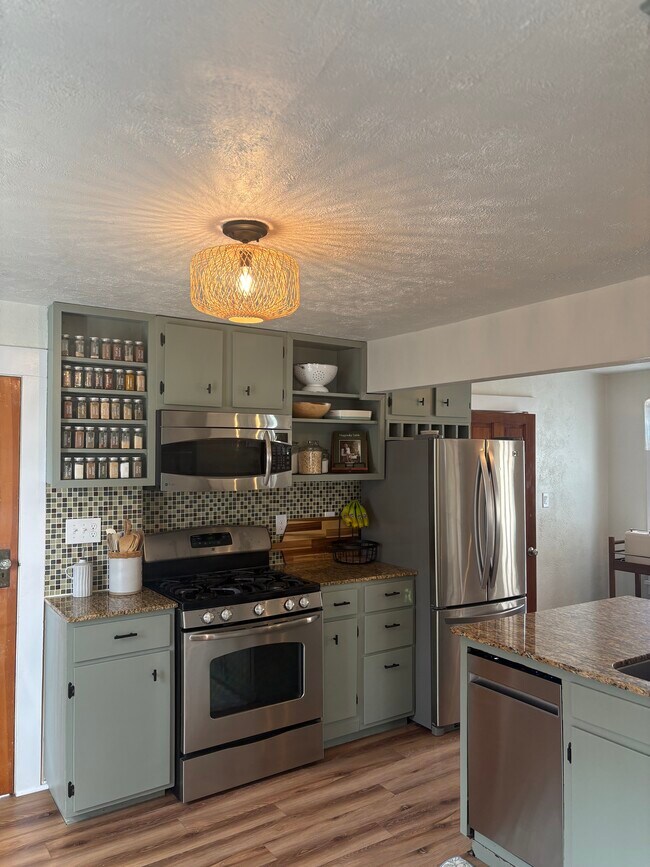 Foto del edificio - 1016 E Highland Pl