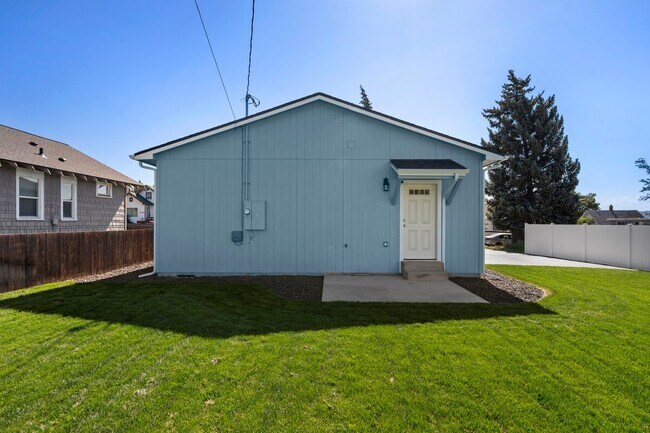 Foto del edificio - NEWLY RENOVATED 2 BEDROOM HOME.