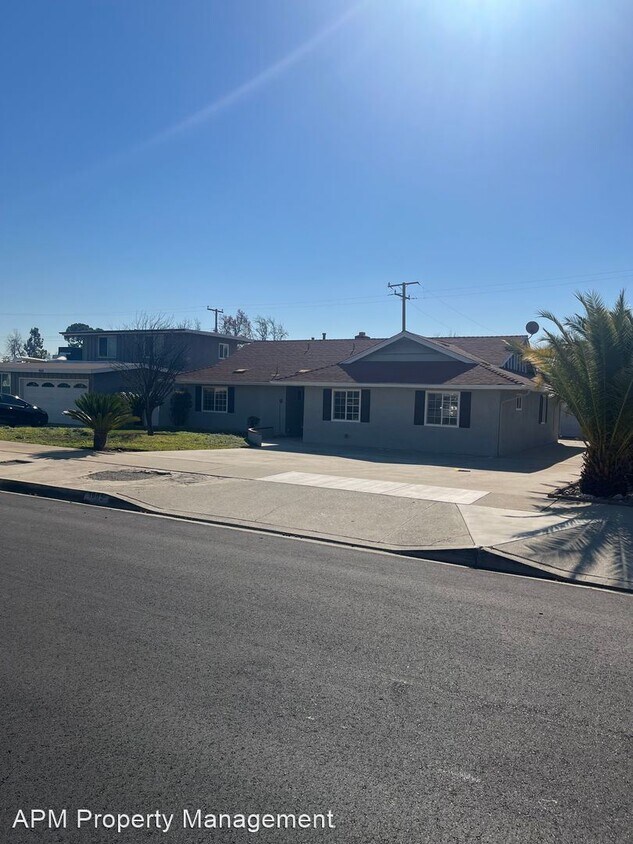 Foto principal - 5 br, 2 bath House - 1005 W H Street