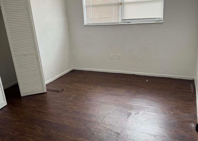 Foto del edificio - 5713 Candlewood St
