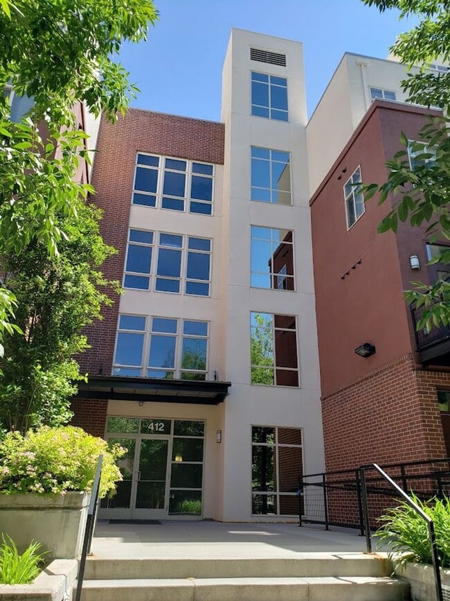 Building Photo - 412 S 13th St