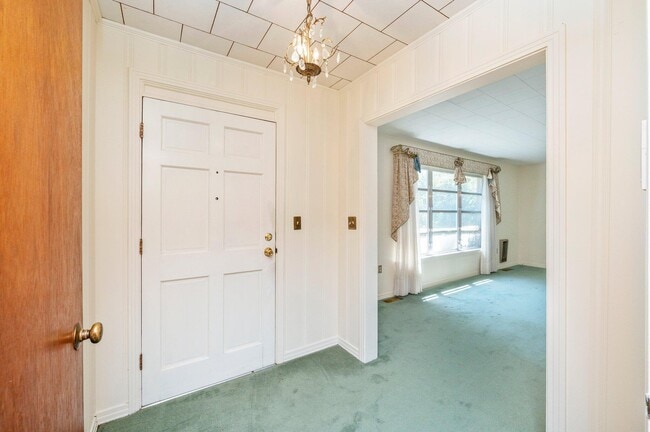 Foto del edificio - 73 Oaklawn Square