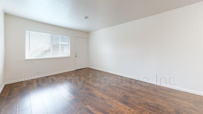 Building Photo - 1558 Bridge St