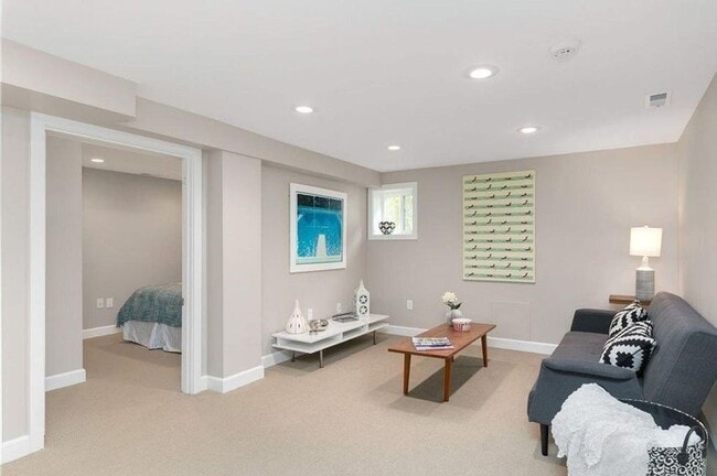 Building Photo - Beautiful 3 bedrooms 2 bathroom house for ...