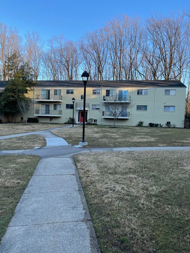 Foto principal - 10613 weymouth st 101