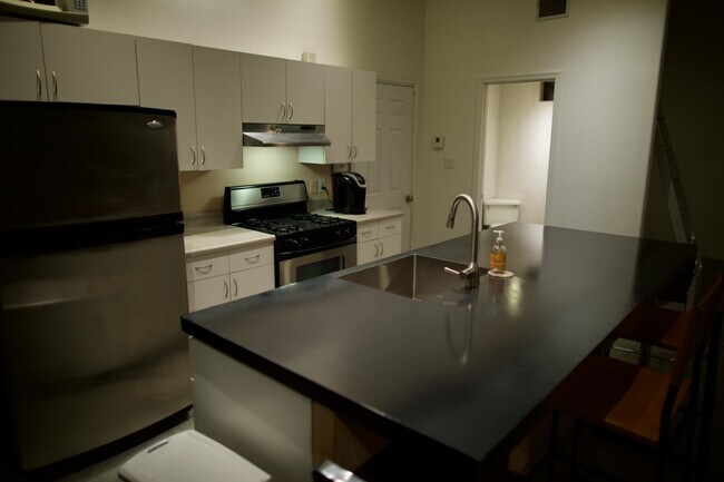 Foto del edificio - 421 E Lester St