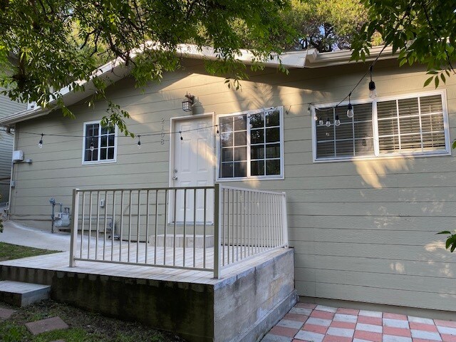 Front - 2108 Lyric Ave