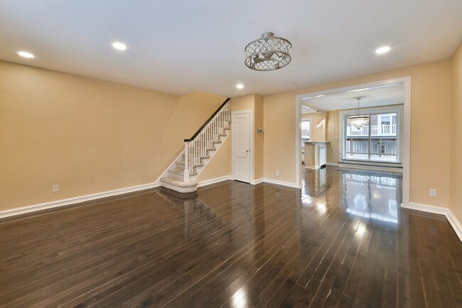 Foto del edificio - Beautifully Renovated 3 Bedroom Home Now Available For Rent in Cedarbrook!!!