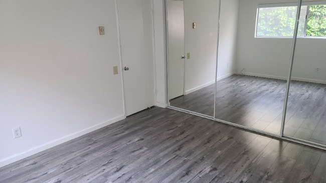 Building Photo - 909 Westbourne Dr