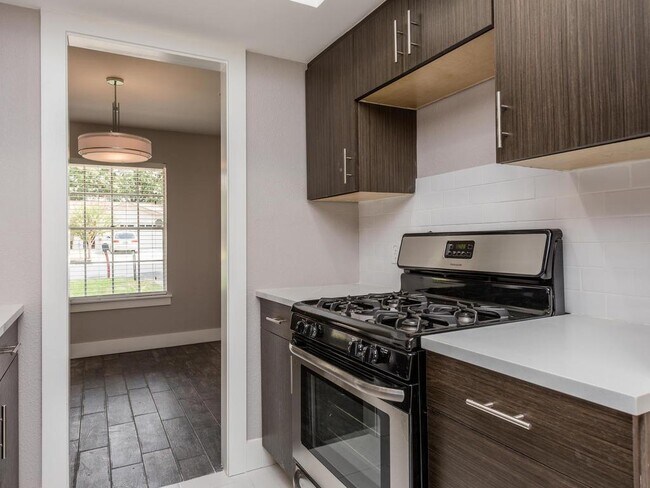 Foto del edificio - 3910 Hillside Dr