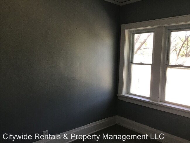 Foto del edificio - 3866 N Port Washington Ave