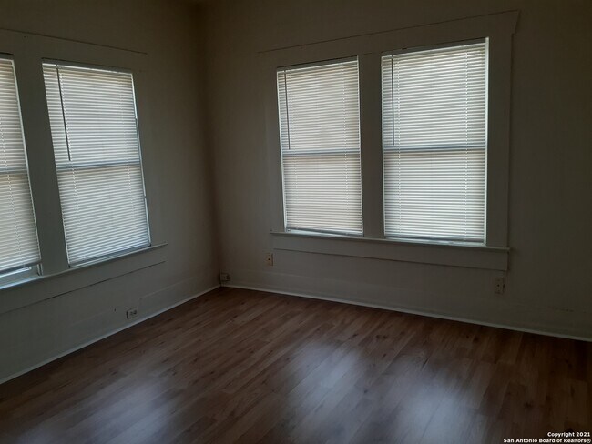 Foto del edificio - 318 Lorraine Ave