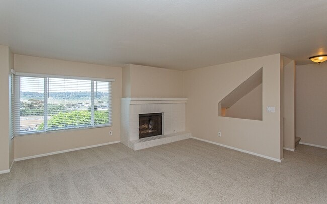 Building Photo - Gorgeous Home overlooking Del Mar Fairground!