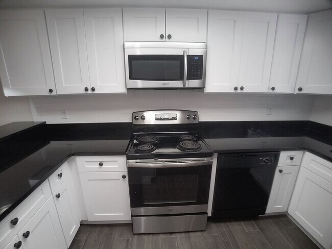 Foto del edificio - Stunning All Upgraded 2/2 Condo x Rent @ Winter Park Village next to Full Sail !