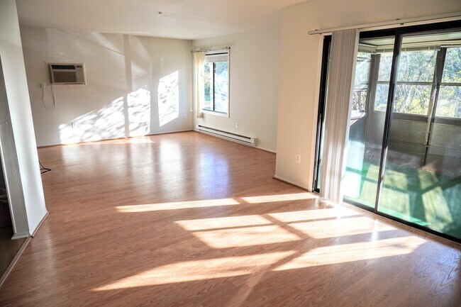 Building Photo - 53 Amberly Dr