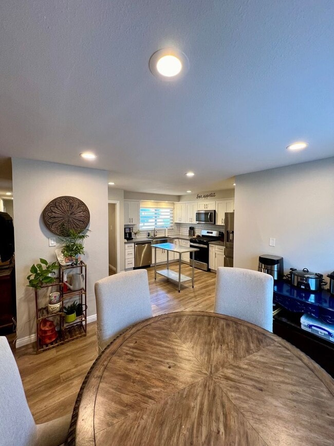 Building Photo - Stunning Los Alamitos House with a Pool ne...