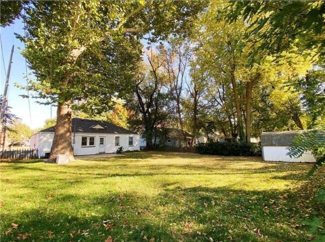 Building Photo - Newly Renovated 2 bedroom in Roeland park