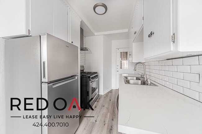 Foto del edificio - 5164 Clinton St