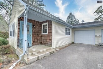 Building Photo - 8B Maplewood Dr
