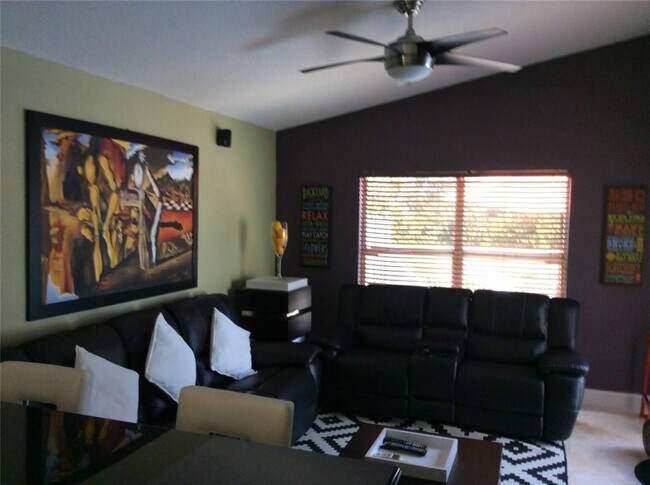 Foto del edificio - 160 NW 166th Ave