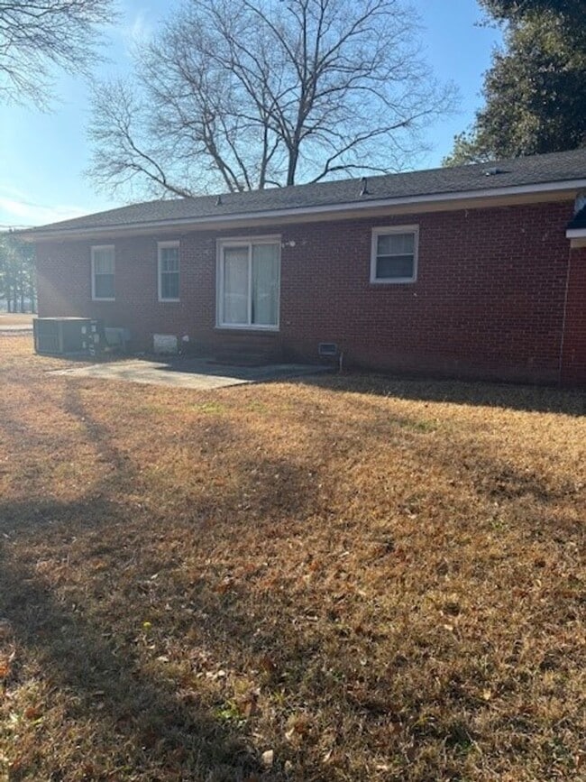 Building Photo - 501 N McNair St