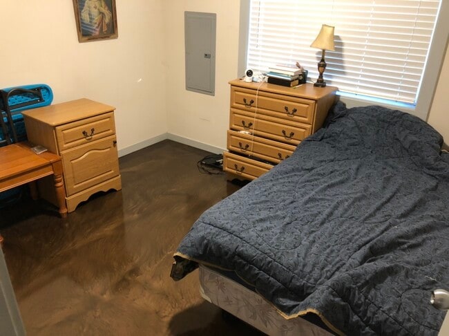 Foto del edificio - 1554 Beloit Ave