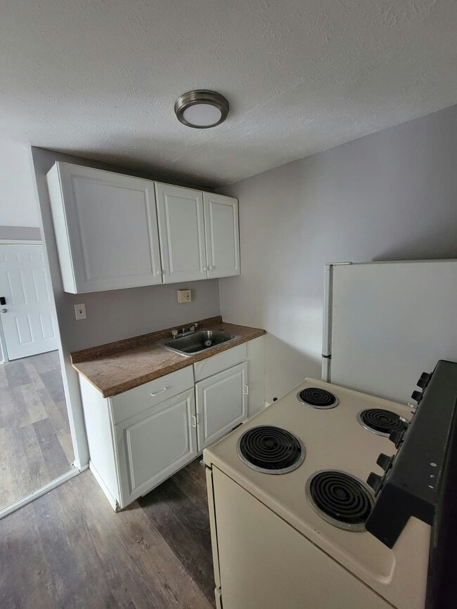 Building Photo - 13430 Euclid Ave