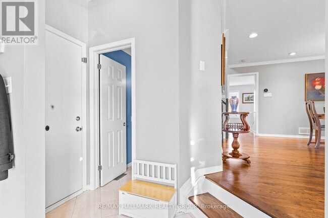 Building Photo - 5 Rossan St