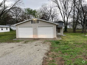 Building Photo - 710 N Ash St