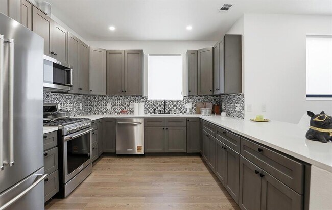 Foto del edificio - 1208 W Oltorf St