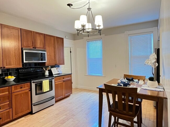 Building Photo - 128 Chestnut St