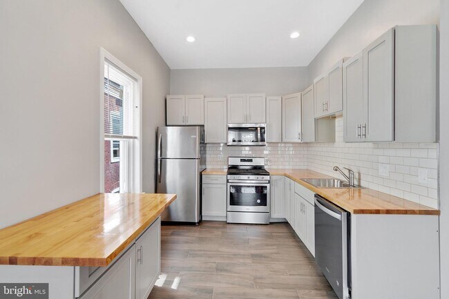 Building Photo - 207 N 53rd St