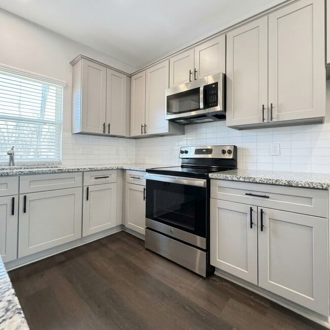 Building Photo - 15852 Pecan Dr