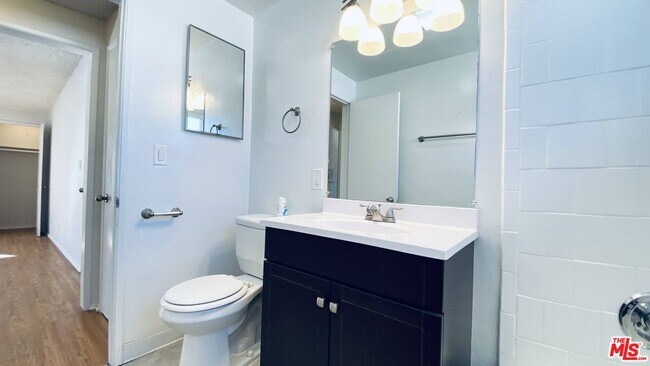Foto del edificio - 6950 Coldwater Canyon Ave