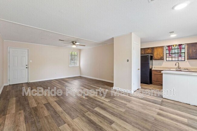 Foto del edificio - 3506 Gardenbrook Dr