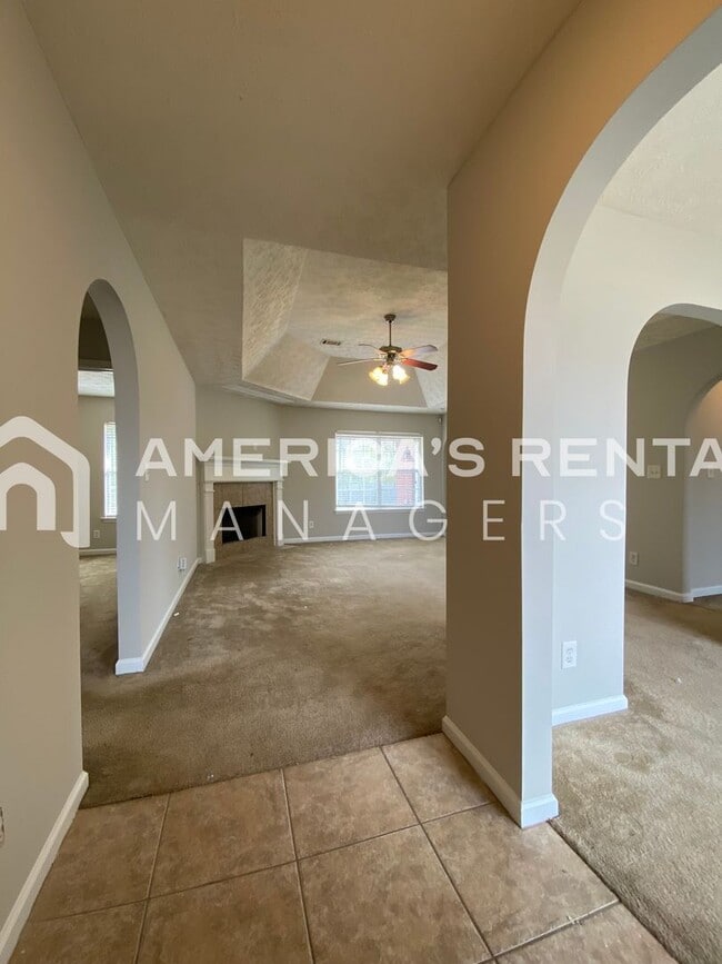 Building Photo - Home for Rent in Montgomery with Fenced in Backyard!!! New LVP Flooring! View with 48 Hours Notice!