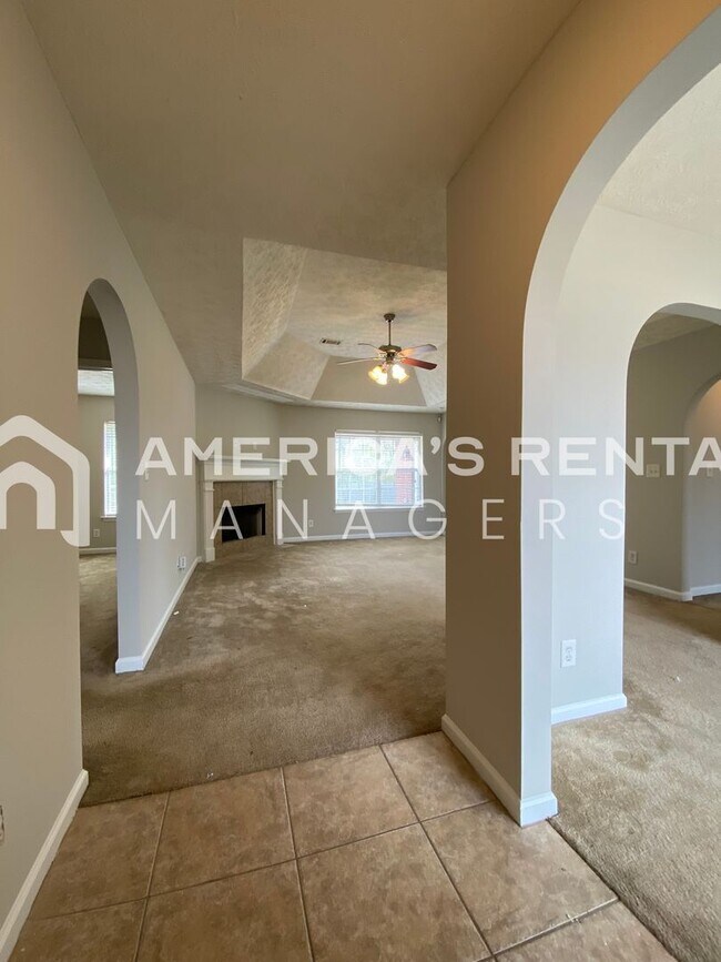 Foto del edificio - Home for Rent in Montgomery with Fenced in...