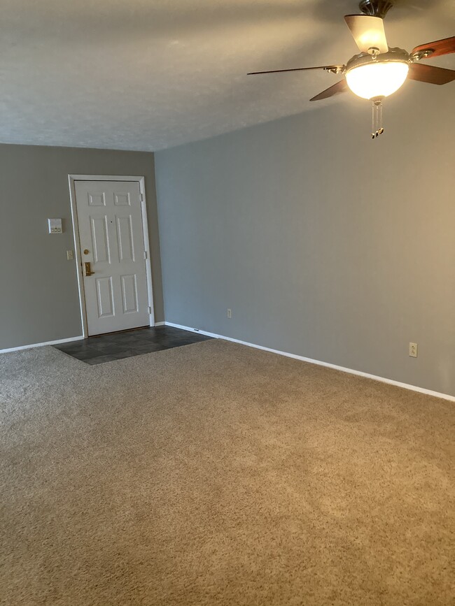 Building Photo - 27087 Oakwood Cir