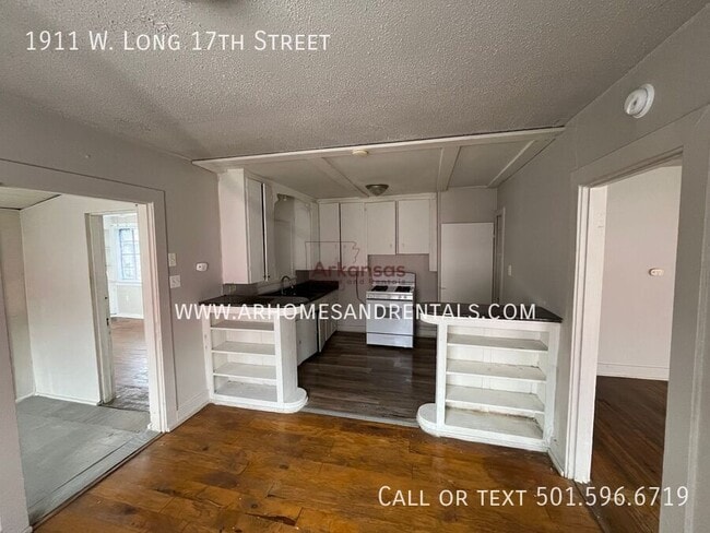 Building Photo - 1911 W Long 17th St