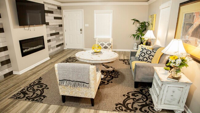 Living room - 1005 W Rex St